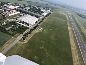Letiště Vodochody ze vzduchu.
