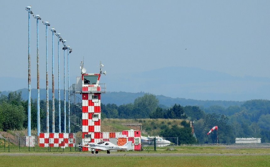 Celkový pohled na letiště Hradec Králové.