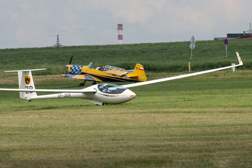 Schleicher ASG-29 E na startu do závodu.