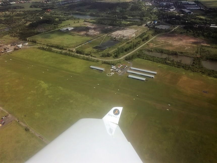 Pohled na ústecké letiště ze vzduchu.