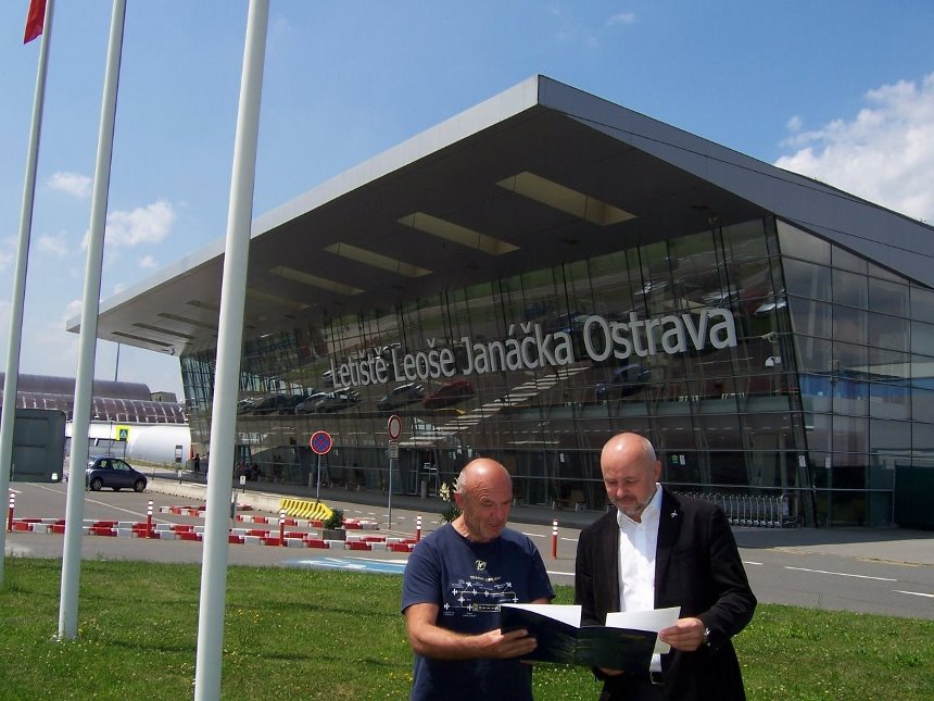 Předání pamětních listů GŘ Ostrava Airport Jaromíru Radkovskému 